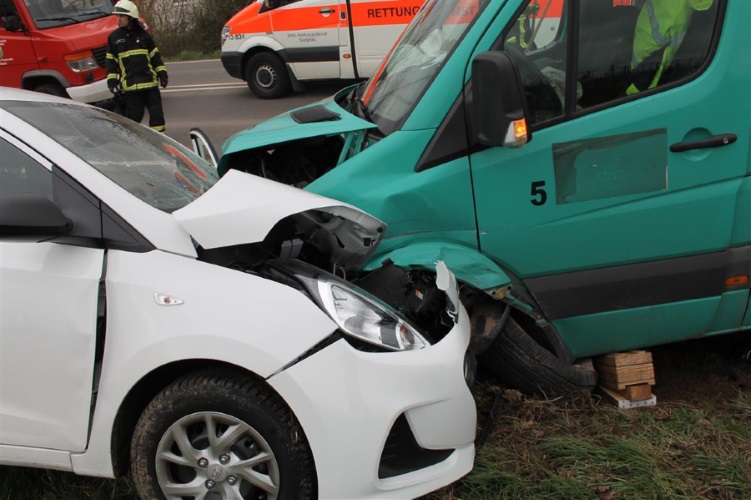 Landau – Schwerer Unfall auf der L 509 bei Ilbesheim mit zwei schwerstverletzten Personen