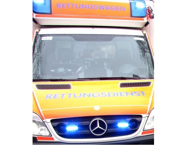 Mannheim – Betrunkener rammt wartendes Auto an Ampel: 3 Schwerverletzte und hoher Sachschaden!