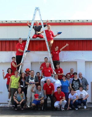 Freiwillige von Audi verschönerten unter anderem die Außenanlagen der Neckar-Odenwald-Werkstätten in Mosbach.  (Foto: Tanja Bauer)