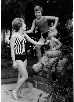 Platz 1: Anna-Maria Fischer und Schwester im Thermalschwimmbad 1958–1960; eingereicht von Anna-Maria Fischer.