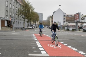 Neuer Fahrradweg in der Kaiserstraße führt sicher über die Ringstraße