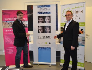 Bürgermeister Thomas Hirsch gemeinsam mit Oliver Haster, Parkhotel Landau, bei der Vorstellung der Landauer Motivationstage