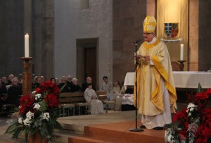 Bischof Dr  Karl-Heinz Wiesemann bei der Predigt