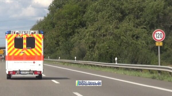 Wiesloch – Unfall Linienbus mit Pkw –  2-jähriges Kleinkind und 15-jähriger Fahrgast verletzt