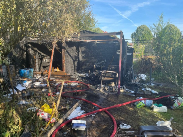 Mannheim-Seckenheim – Brand auf Kleingartenanlage, vier Gartenhäuschen brennen fast völlig nieder