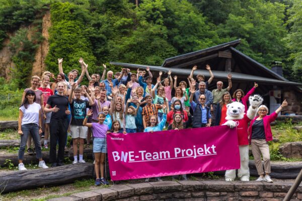 Heidelberg – Nachhaltigkeitspreise gingen an 18 Schulen – Bürgermeister Raoul Schmidt-Lamontain prämierte die „BNE“-Teams