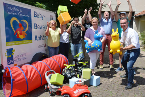 Germersheim –  Ein Spielmobil voll Spaß! Baby-Bewegungsanhänger tourt durch den Landkreis Germersheim