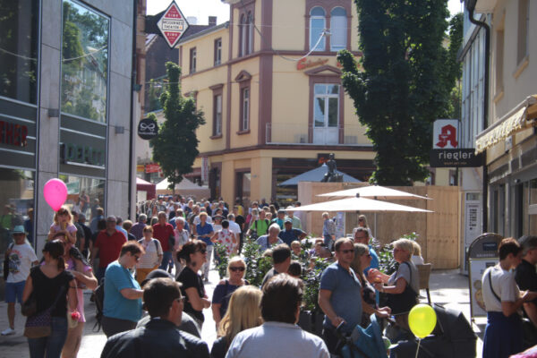 Weinheim – Weinheimer Herbst setzt neue Maßstäbe – Erlebnis-Wochenende am 10. und 11. September unter den zwei Burgen mit Kunsthandwerkermarkt und Dürreplatzfest – Ergänzung: Neuer Slow Food-Markt