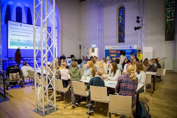 Heidelberg – Gut gefüllte Chapel beim BIWAQ-Abschlussfest- Durch Chancengleichheit das Miteinander im Quartier stärken