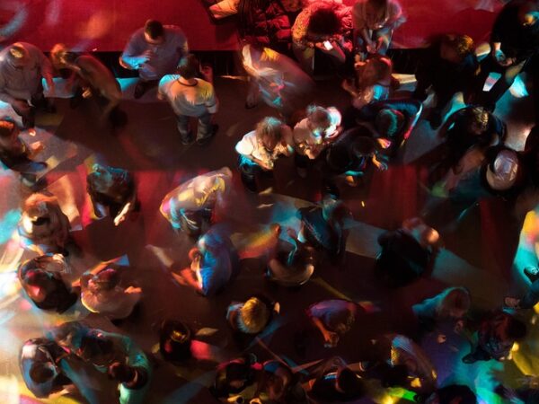 Teenie-Disco: Erfolgreiche Party-Reihe im Haus der Jugend Heidelberg geht weiter – Am 25. März feiern wieder Jugendliche von 12 bis 15 Jahren