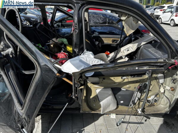 Mannheim –  NACHTRAG: Auto explodiert auf einem Parkplatz -23-jähriger  leicht verletzt