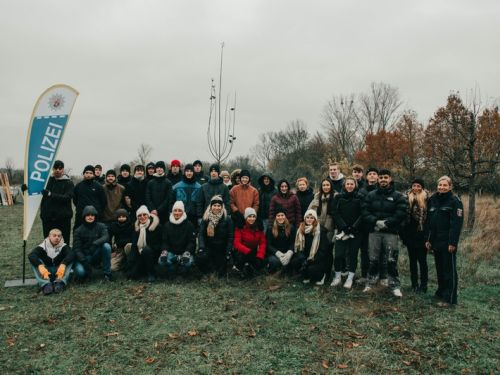 Ludwigshafen – Polizeischüler der Höheren Berufsfachschule pflanzen Bäume für das Klima