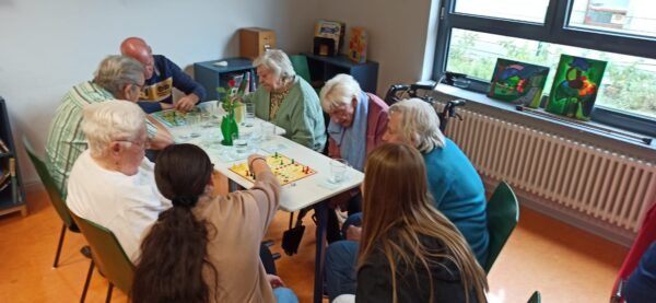 Sandhausen – Erfolgreiches Schülerprojekt zwischen ASB-Seniorenheim und Pestalozzi-Schule Sandhausen wird fortgesetzt