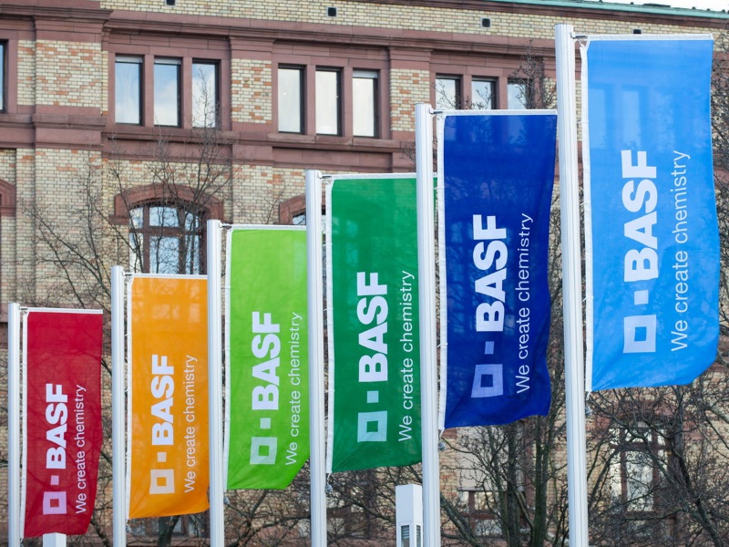 Ludwigshafen – BASF mit solidem Jahres­auftakt: EBITDA vor Sonder­ein­flüssen im ersten Quartal 2024 leicht über Analysten­konsens – Rund 5.000 Aktionärinnen und Aktionäre werden zur BASF-Hauptversammlung im Congress Center Rosengarten erwartet