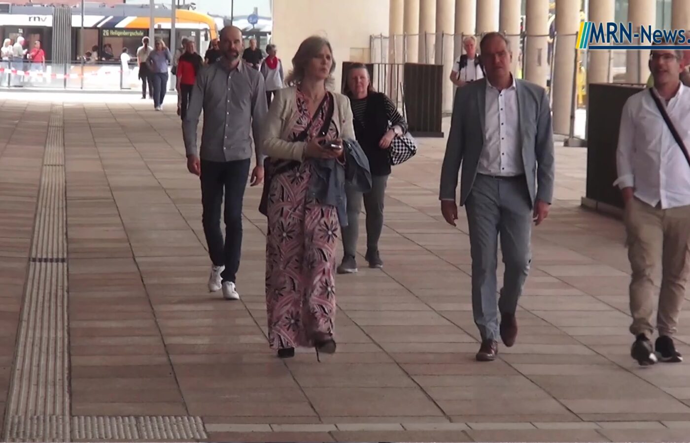 Heidelberg – Barrierefreie Fußgängerbrücke verbindet Hauptbahnhof und Bahnstadt(Video)