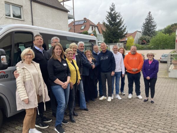 Weinheim – AWO-Tagespflege für Senioren erhält einen Transporter sowie eine Tovertafel als Spende