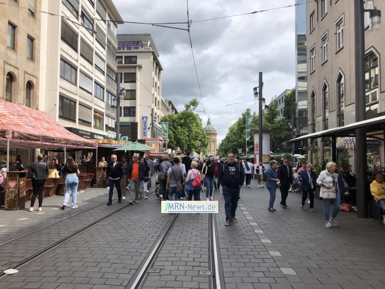 Mannheim – Verkaufsoffener Sonntag im Juni:  IHK und Verbände kritisieren Entscheidung des Gemeinderats