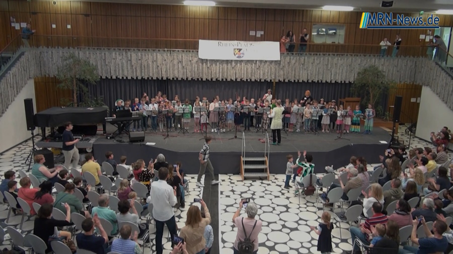 Rhein-Pfalz-Kreis – VIDEO – Erfolgreicher Musikschultag begeisterte Kinder und Eltern – Förderverein übergab Harfe im Wert von 18 000, – €