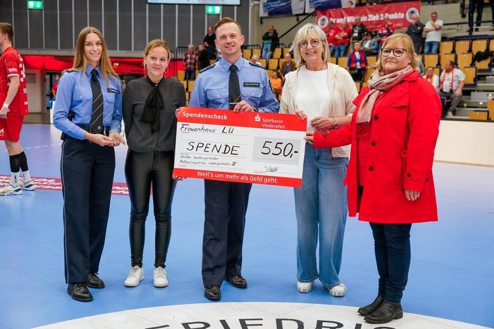 Ludwigshafen – Team gegen Häusliche Gewalt – 550 Euro an Frauenhaus gespendet