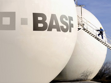 Ludwigshafen – Wasserstoff bei BASF ausgetreten – Turbolöscher der Werksfeuerwehr im Einsatz