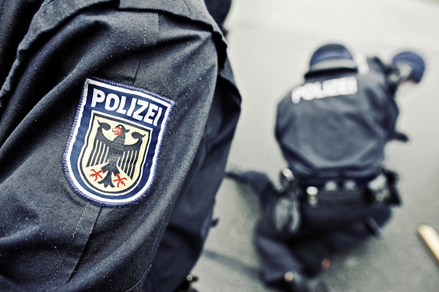 Mannheim –   26-jähriger verletzte sich am Mannheimer Hauptbahnhof selbst und greift Bundespolizisten an