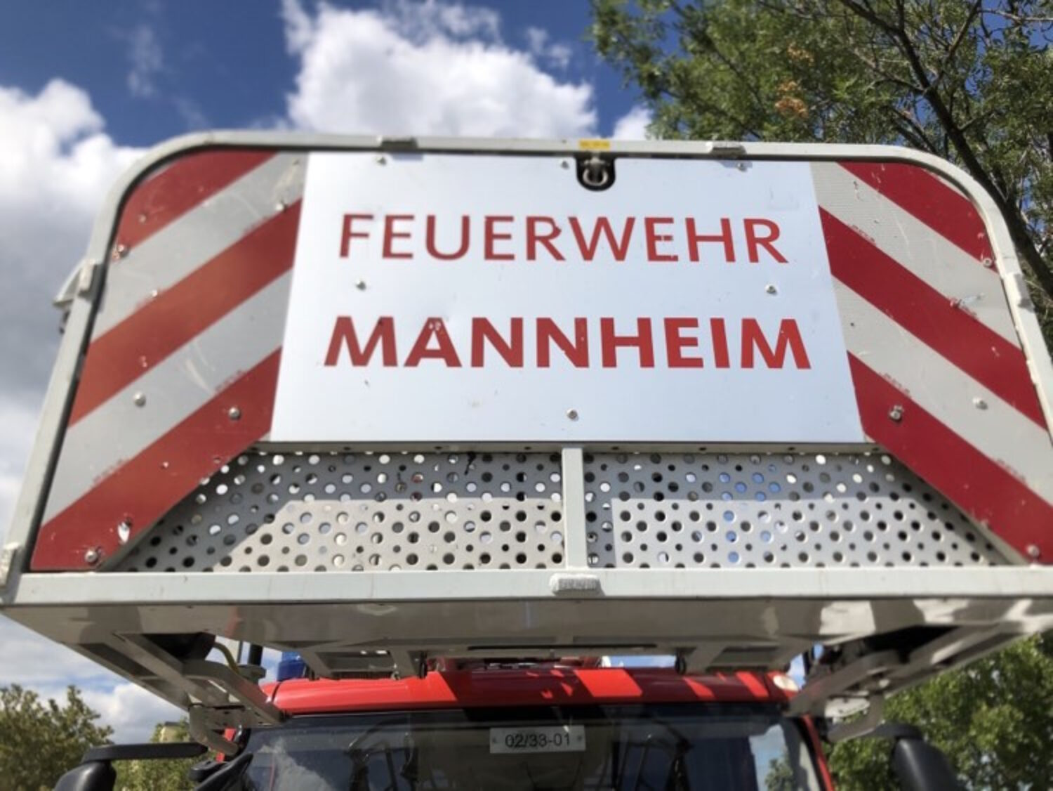 Mannheim – 40 m lange Hangstützmauer in der Rheindammstraße umgestürzt
