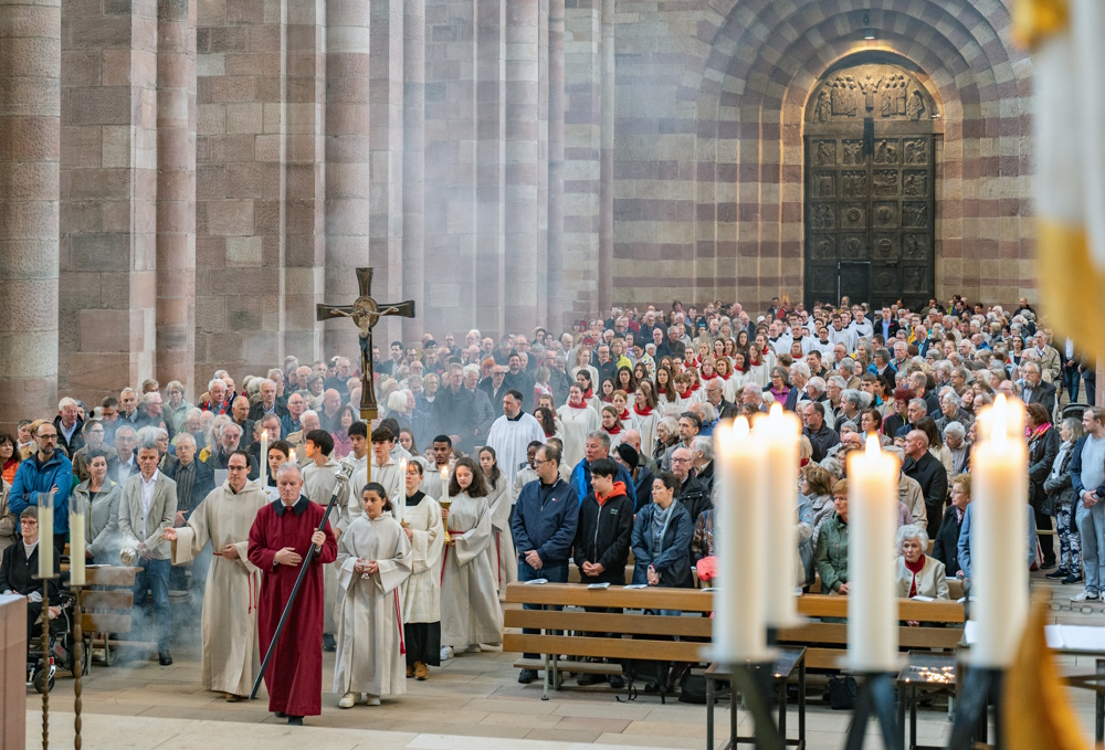 Speyer – Bischof Dr. Karl-Heinz Wiesemann feierte feierlichen Gottesdienst am Pfingstsonntag im Speyerer Dom