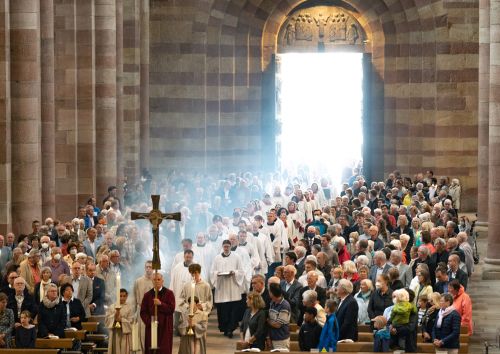 Speyer – Pfingsten im Speyerer Dom  – Feierliche Gottesdienste mit Bischof Dr. Karl-Heinz Wiesemann und Weihbischof Otto Georgens