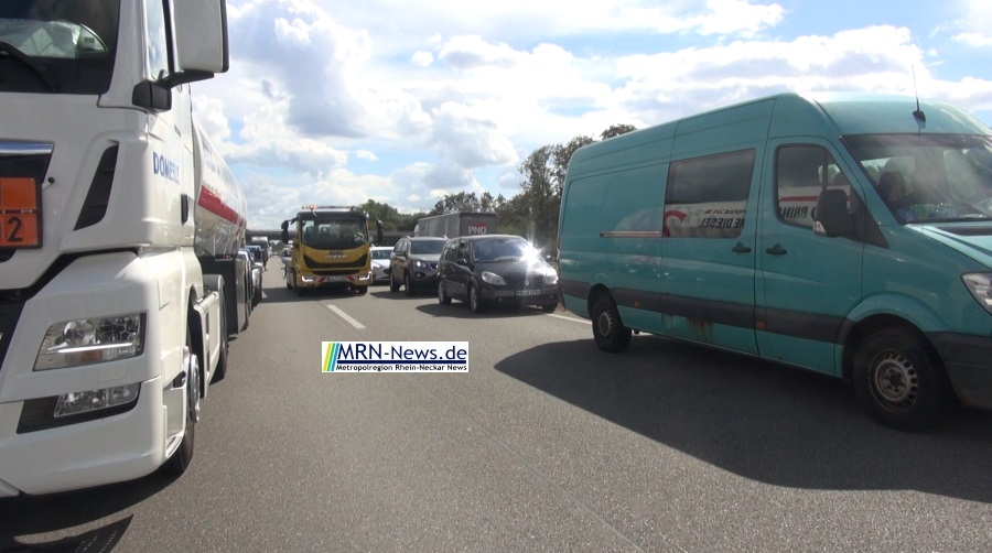Mannheim – A6 Verkehrsunfall Richtung Heilbronn Höhe Raststätte Kraichgau – Rettungsgasse bilden