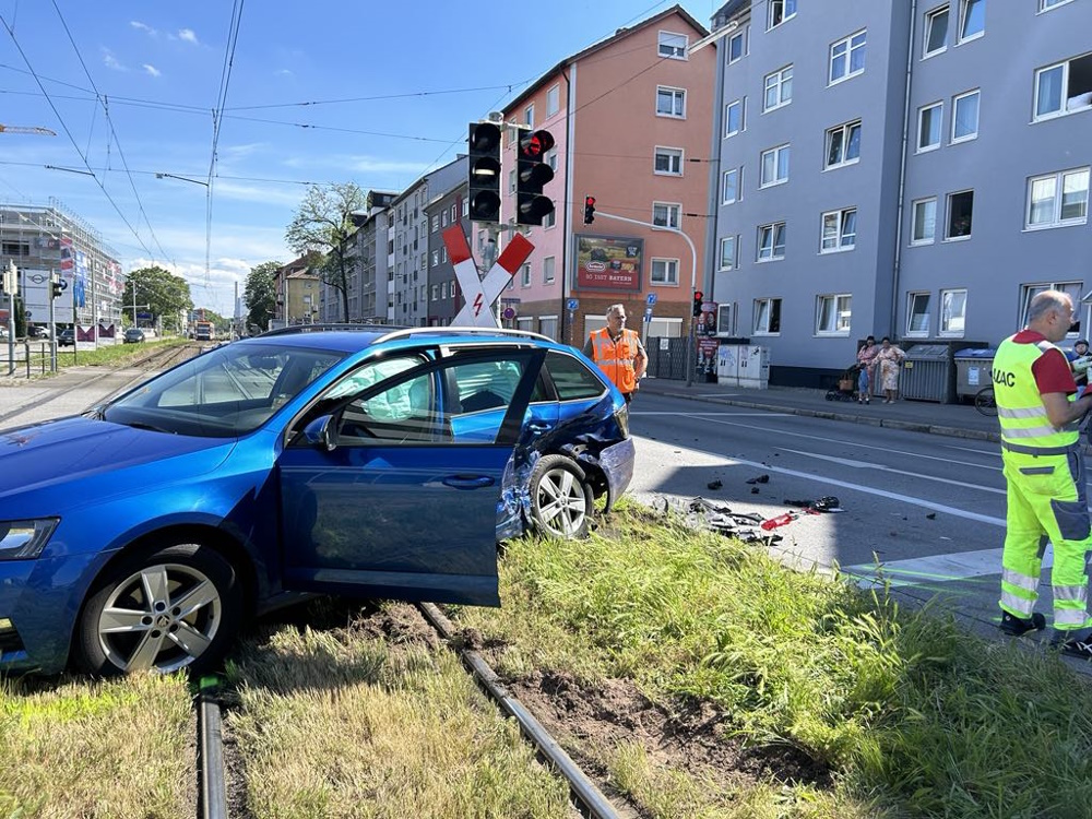 Mannheim – ERSTMELDUNG – Straßenbahnunfall in Neckarau – #L1 fährt aktuell von Schönau nur bis Haltestelle Krappmühlstraße –