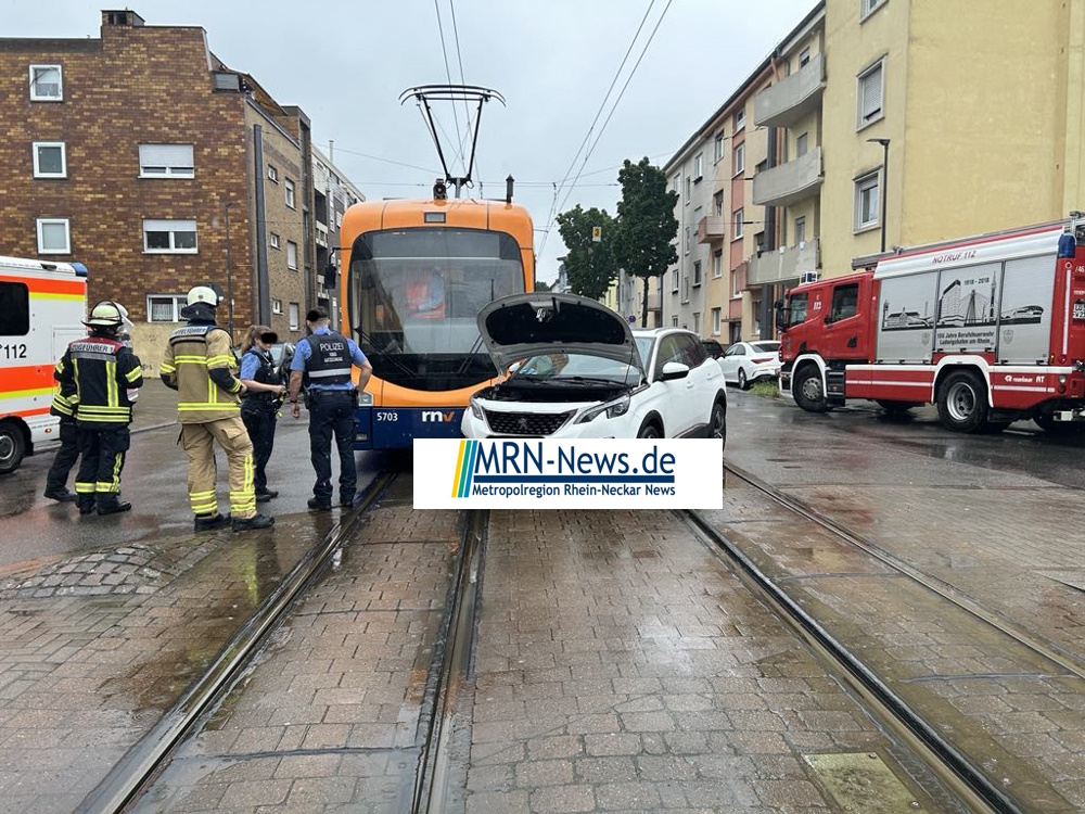 Ludwigshafen – ERSTMELDUNG –  Straßenbahnunfall in der Rheingönheimer Straße