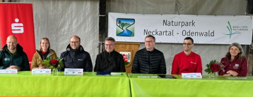 Eberbach – Engagement für die Naturparkregion – Sparkassen-Azubis gehen Odenwälder Freilandmuseum zur Hand