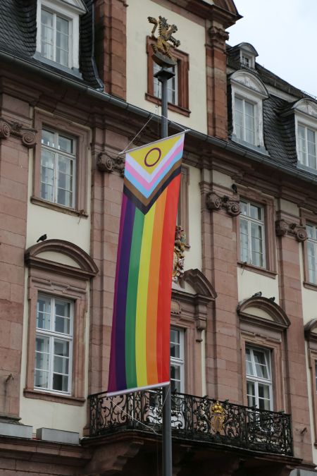 Internationaler Tag gegen Queerfeindlichkeit  am 17. Mai in Heidelberg – Straßenfest am Anatomiegarten in der Hauptstraße